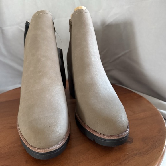 Naturalizer Womens Madalynn Gore Chelsea Boots  11 Medium Water Repellant NEW - Picture 6 of 15